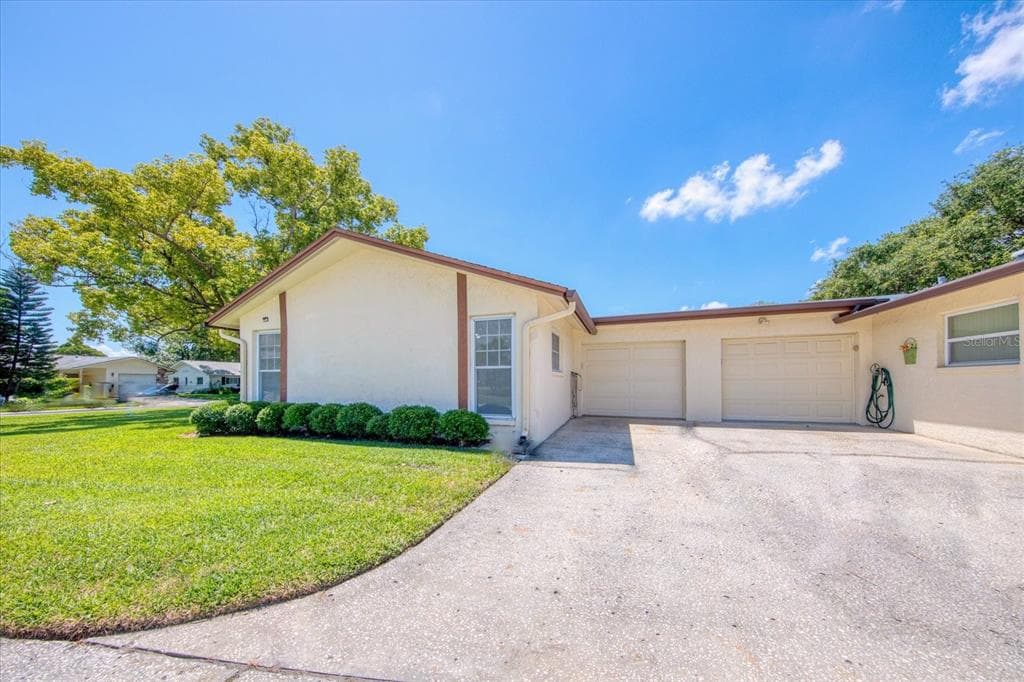 1335 QUEEN ANNE DRIVE UNIT A PALM HARBOR, FL 34684