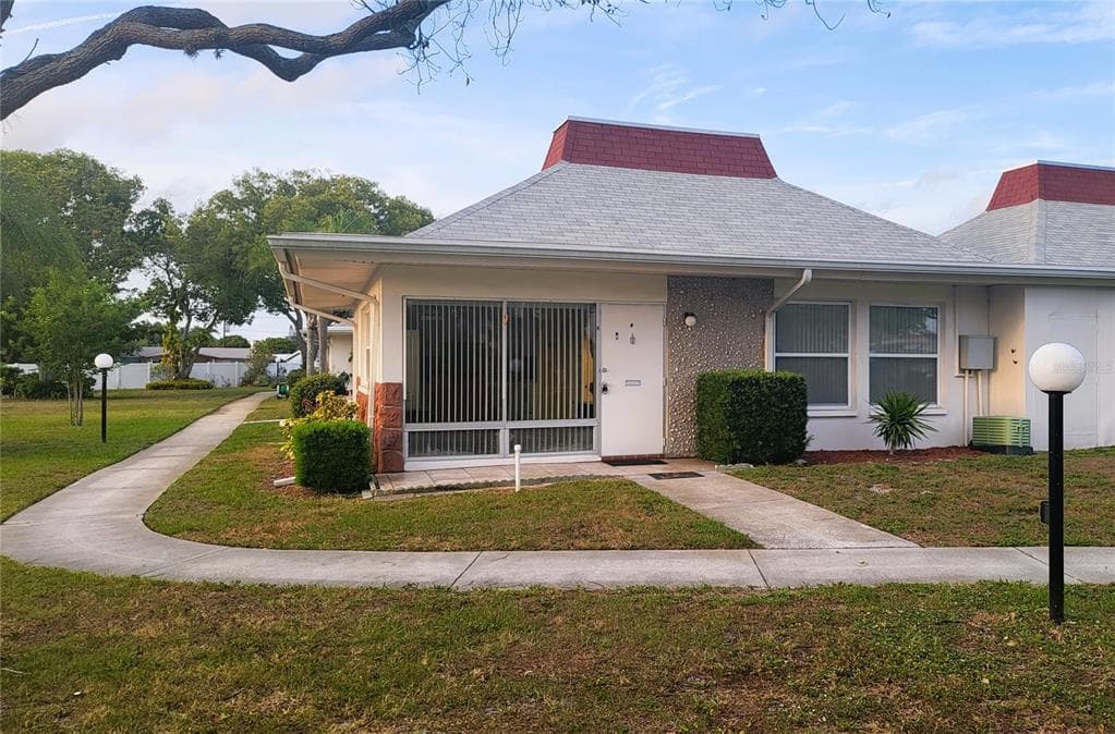 4355 TAHITIAN GARDENS CIRCLE UNIT H HOLIDAY, FL 34691