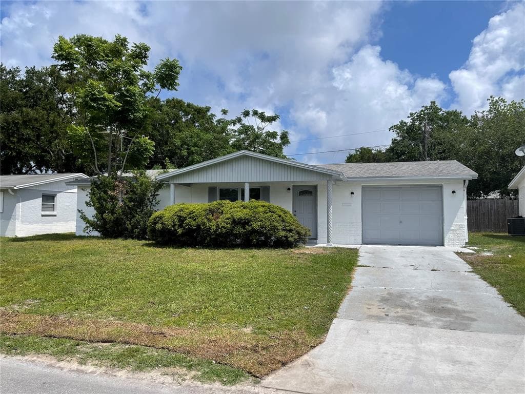 5053 CAPE COD DRIVE HOLIDAY, FL 34690