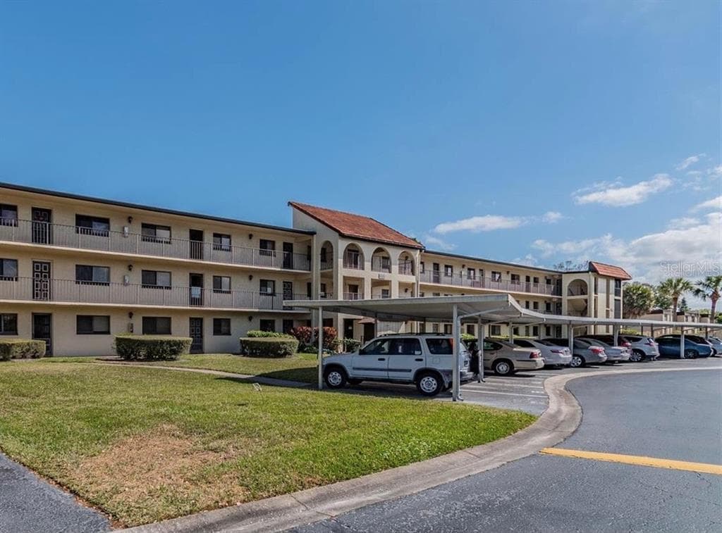 3055 CASA DEL SOL CIRCLE UNIT 307 CLEARWATER, FL 33761