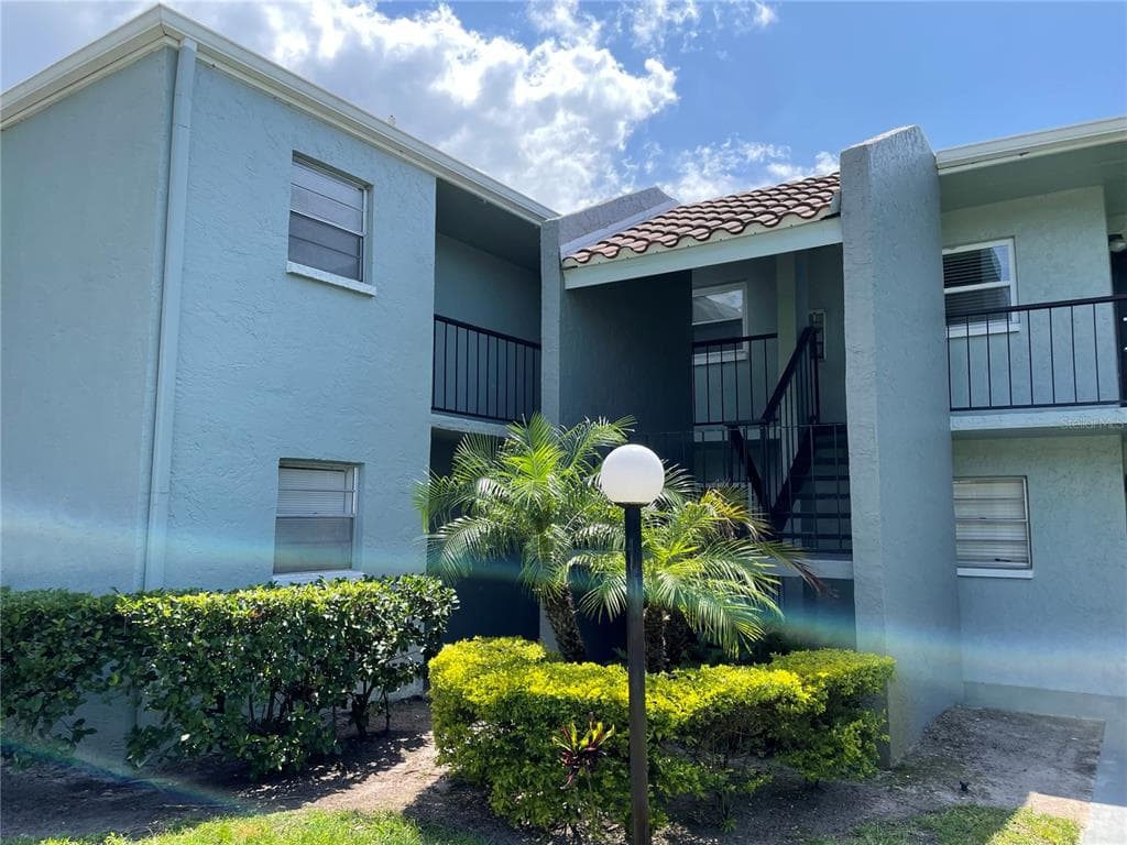 2860 SOMERSET PARK DRIVE UNIT 203