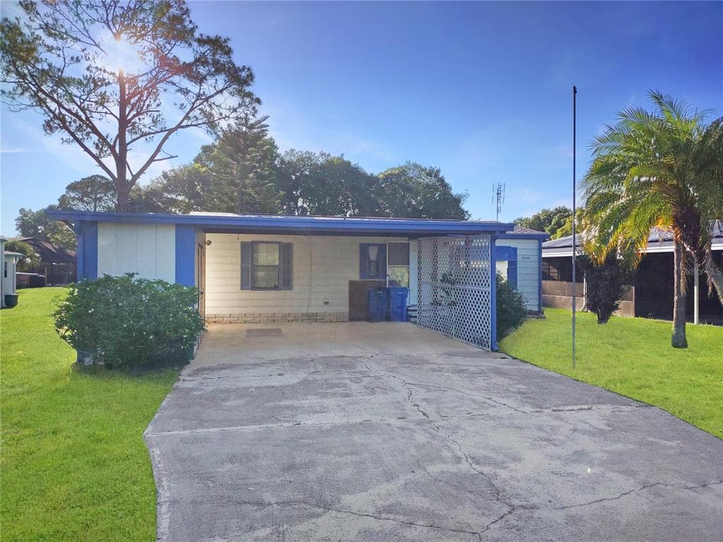 8939 FOX TRAIL TAMPA, FL 33626