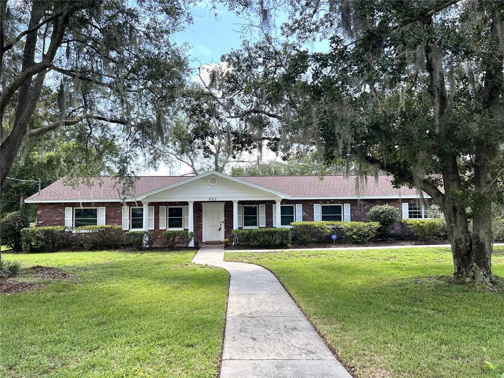 601 W SYLVAN DRIVE BRANDON, FL 33510