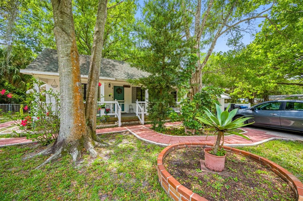 501 BUCKINGHAM AVENUE W OLDSMAR, FL 34677