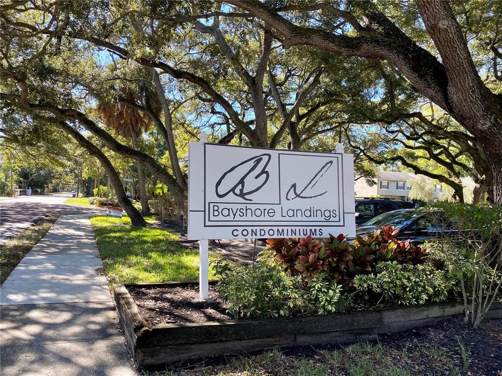 5221 BAYSHORE BOULEVARD UNIT 15 TAMPA, FL 33611