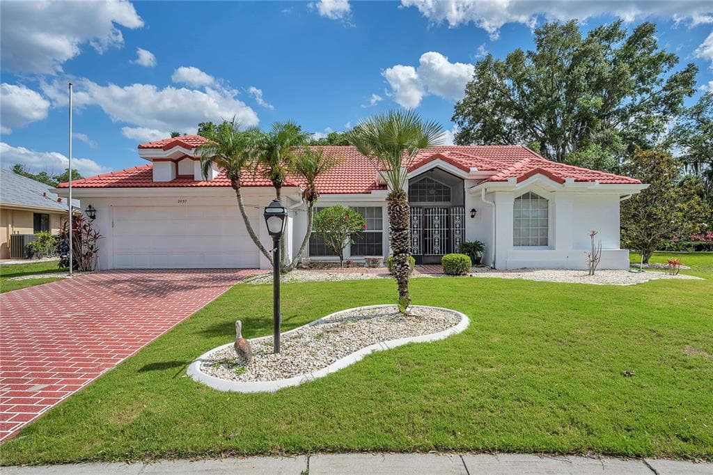 2057 BERRY ROBERTS DRIVE SUN CITY CENTER, FL 33573
