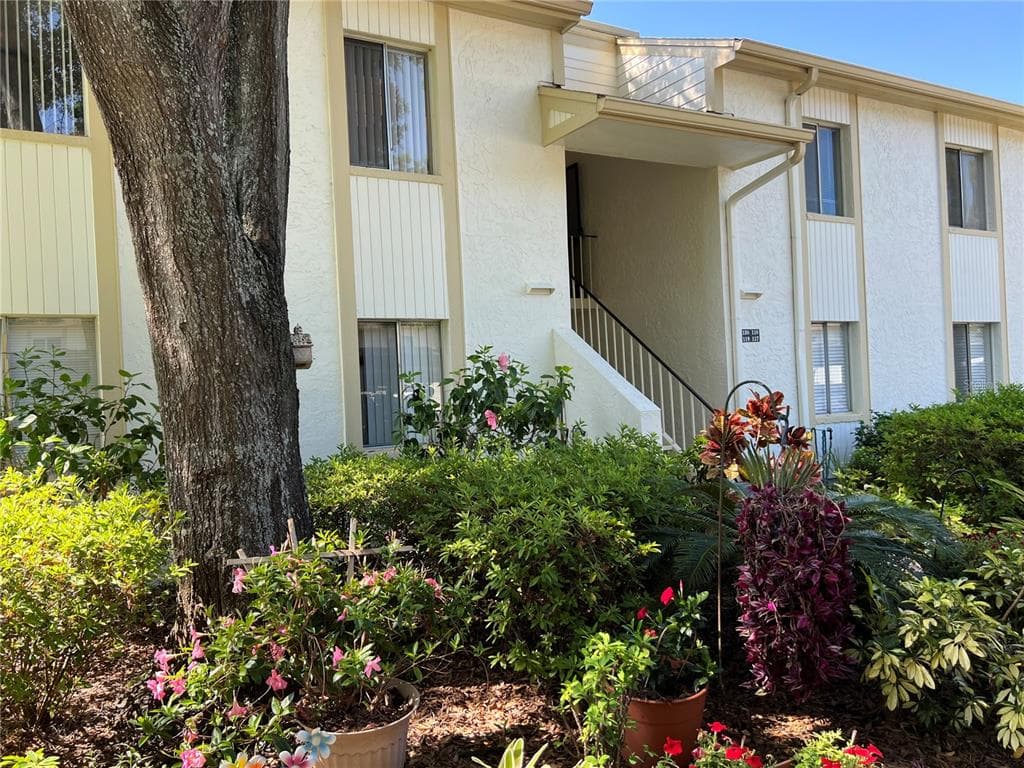 120 PALMETTO COURT UNIT 120 OLDSMAR, FL 34677