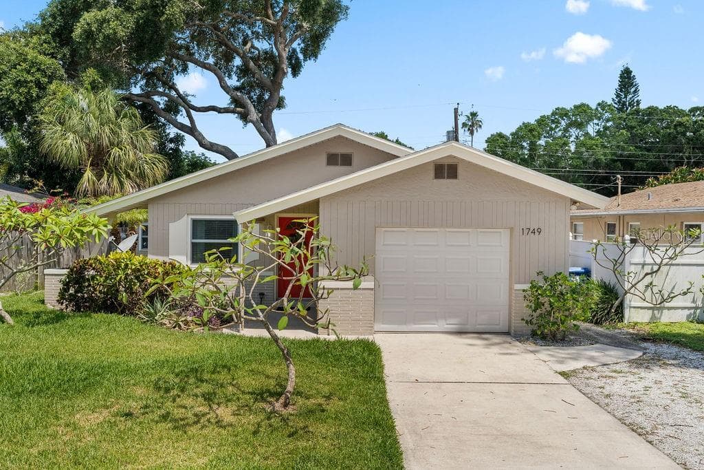 1749 SHORE ACRES BOULEVARD NE ST PETERSBURG, FL 33703