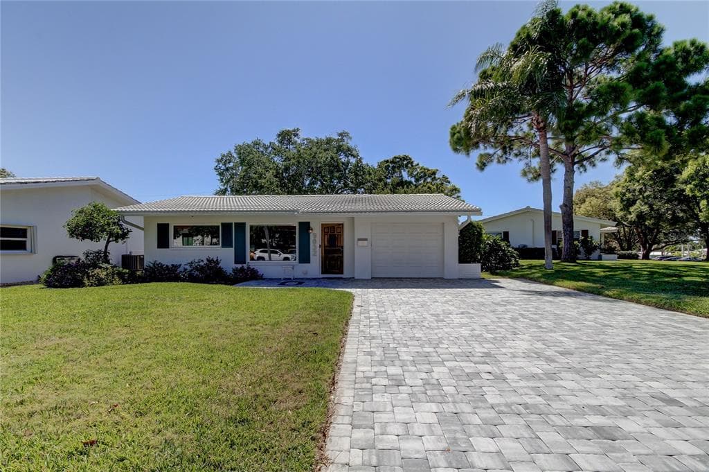 9032 140TH WAY SEMINOLE, FL 33776