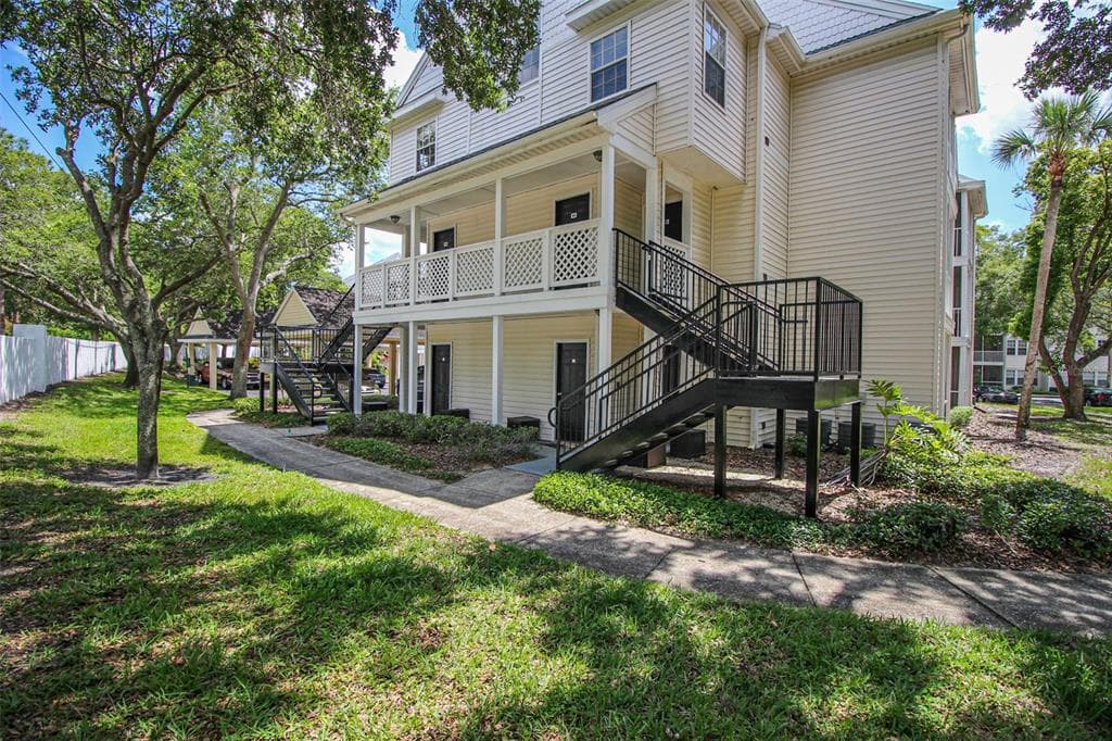 3311 HAVILAND COURT UNIT 303 PALM HARBOR, FL 34684