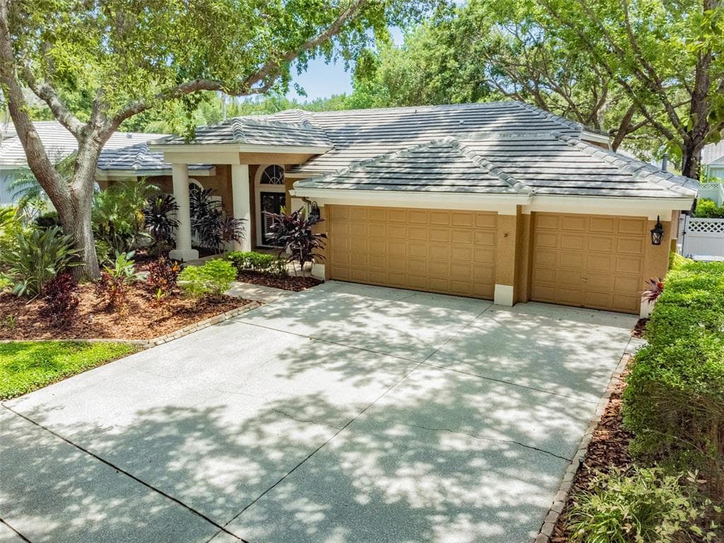 9323 WELLINGTON PARK CIRCLE TAMPA, FL 33647