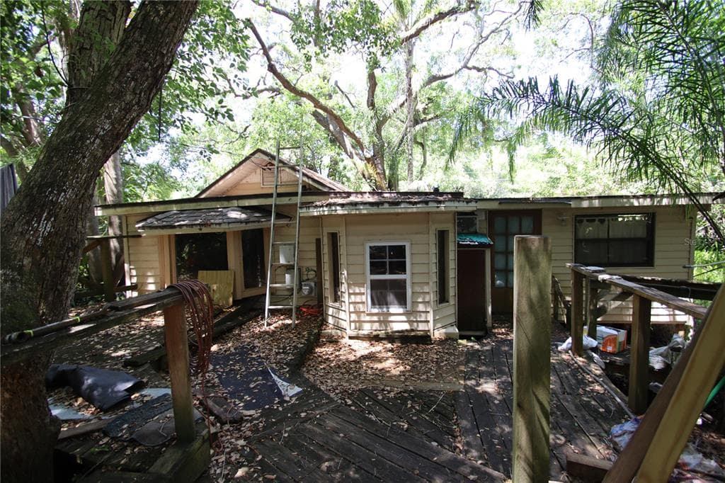 1202 VISTA WAY CLEARWATER, FL 33755