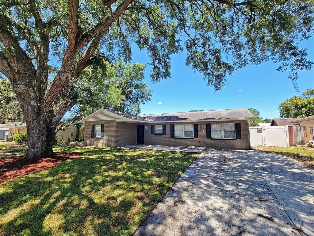 1425 OAK VALLEY DRIVE SEFFNER, FL 33584