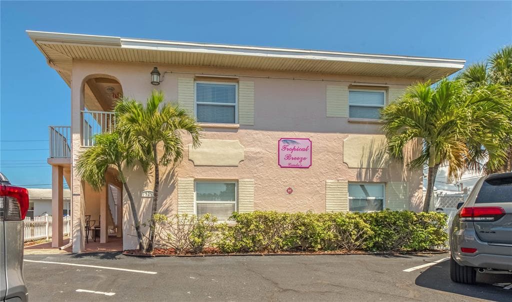 525 73RD AVENUE UNIT 4 ST PETE BEACH, FL 33706