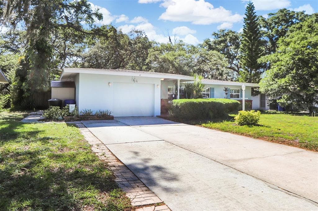 18 LEXINGTON DRIVE DUNEDIN, FL 34698