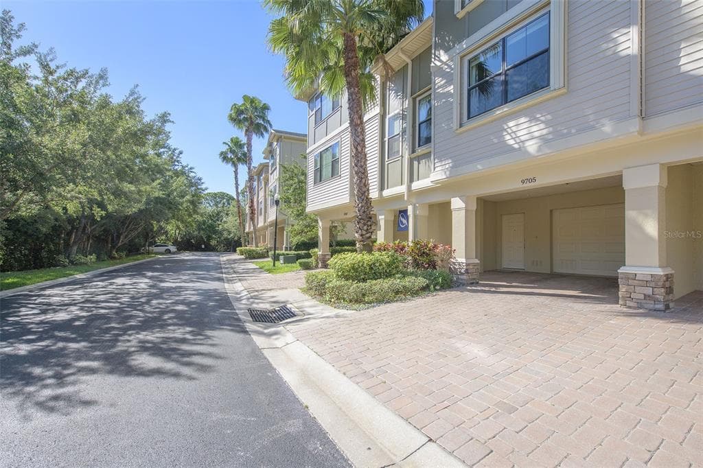 9705 BAY GROVE LANE TAMPA, FL 33615