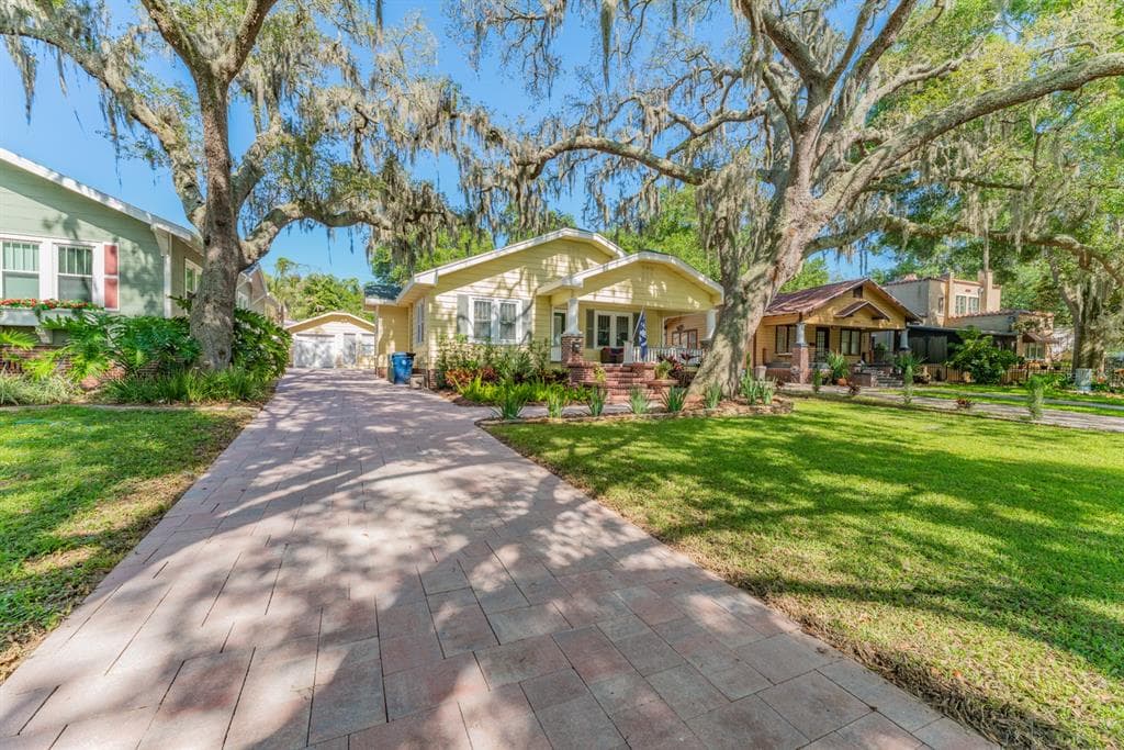 5905 ROBERTA CIRCLE TAMPA, FL 33604