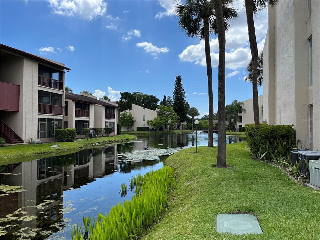 3850 N LAKE DRIVE UNIT 141 TAMPA, FL 33614