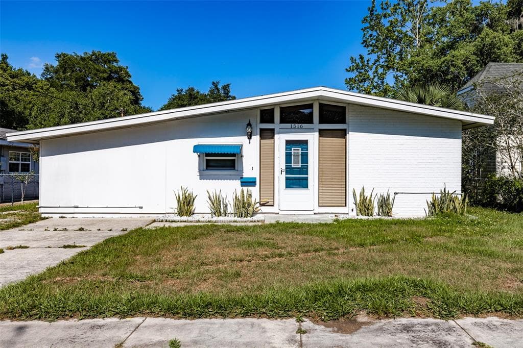 1516 S NEW YORK AVENUE LAKELAND, FL 33803