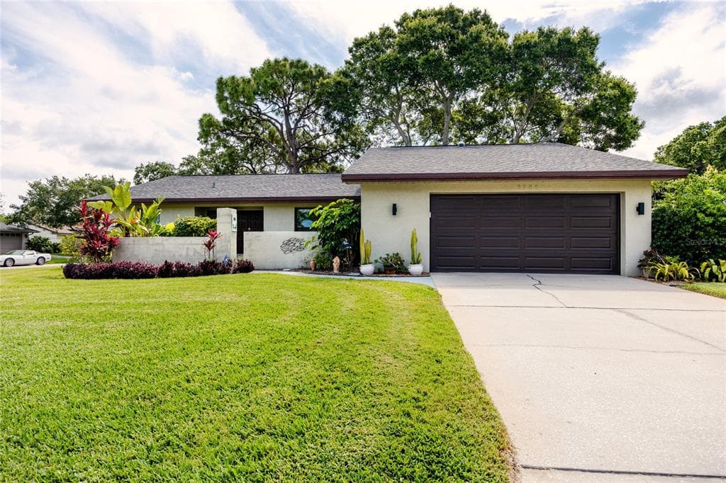 3900 42ND STREET S ST PETERSBURG, FL 33711
