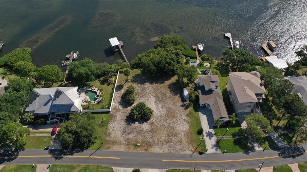 1532 RIVERSIDE DRIVE TARPON SPRINGS, FL 34689