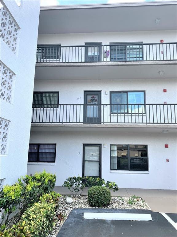 7941 58TH AVENUE N UNIT 102 ST PETERSBURG, FL 33709