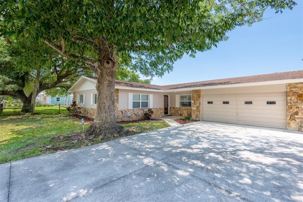 8157 RIVER POINT DRIVE WEEKI WACHEE, FL 34607