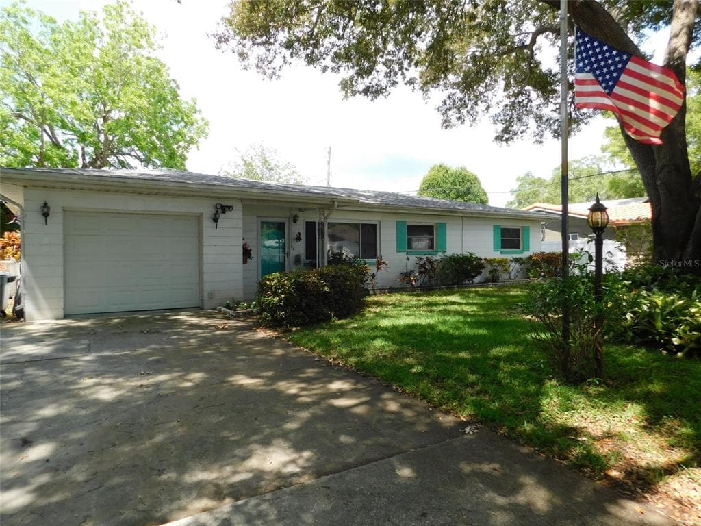 3563 FLORAL DRIVE LARGO, FL 33771