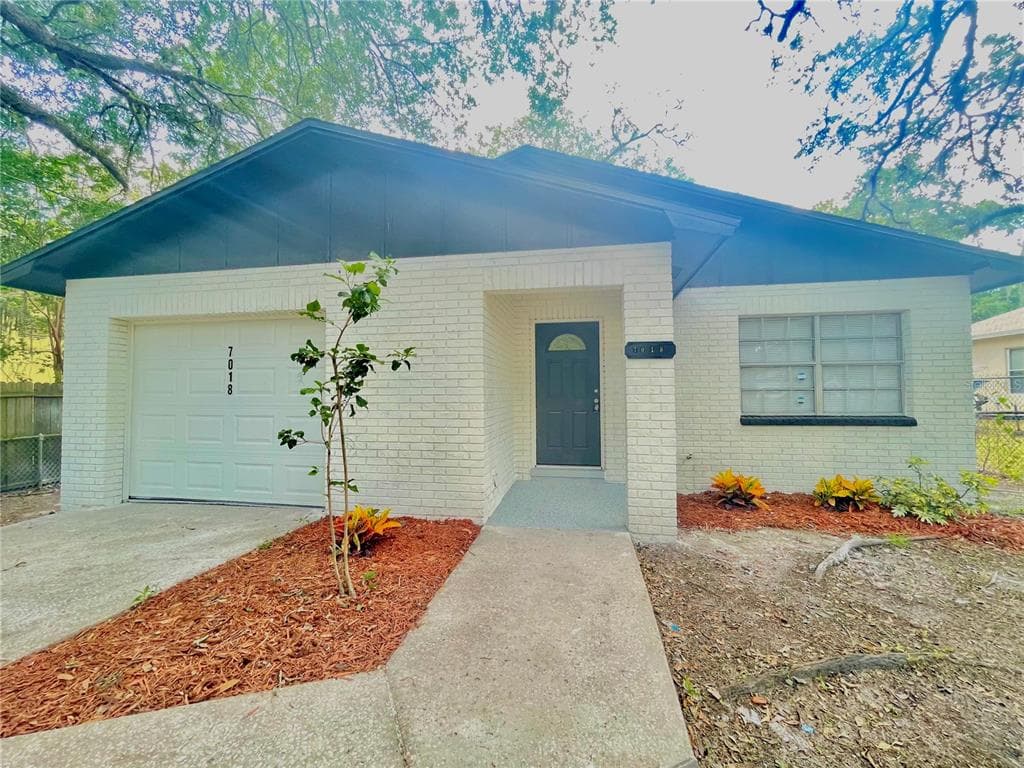 7018 N CENTER DRIVE TAMPA, FL 33604