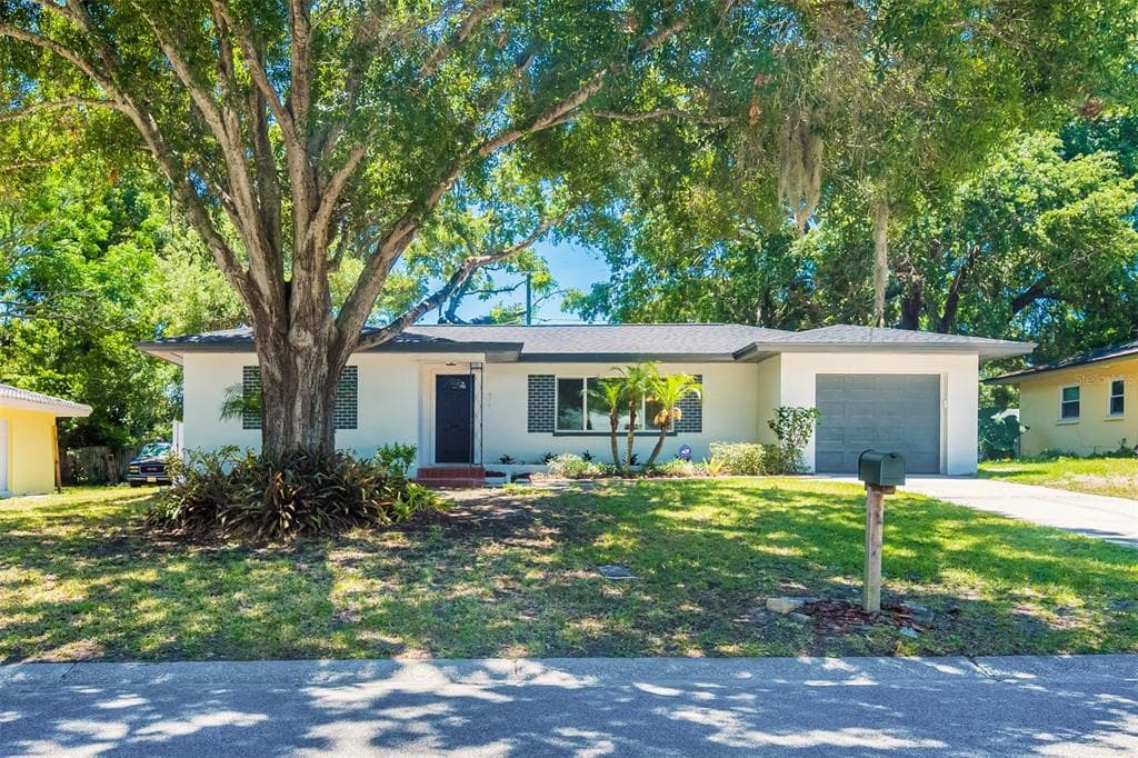 971 HILLWOOD DRIVE