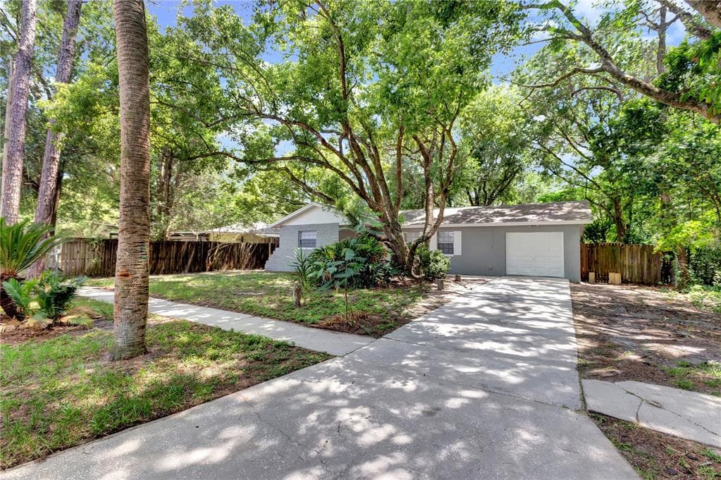 6911 ALLVIEW DRIVE TAMPA, FL 33637
