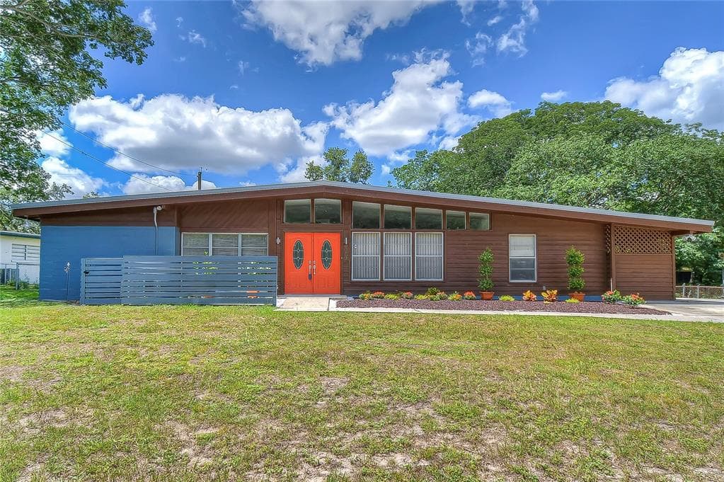207 AMBER LANE TEMPLE TERRACE, FL 33617