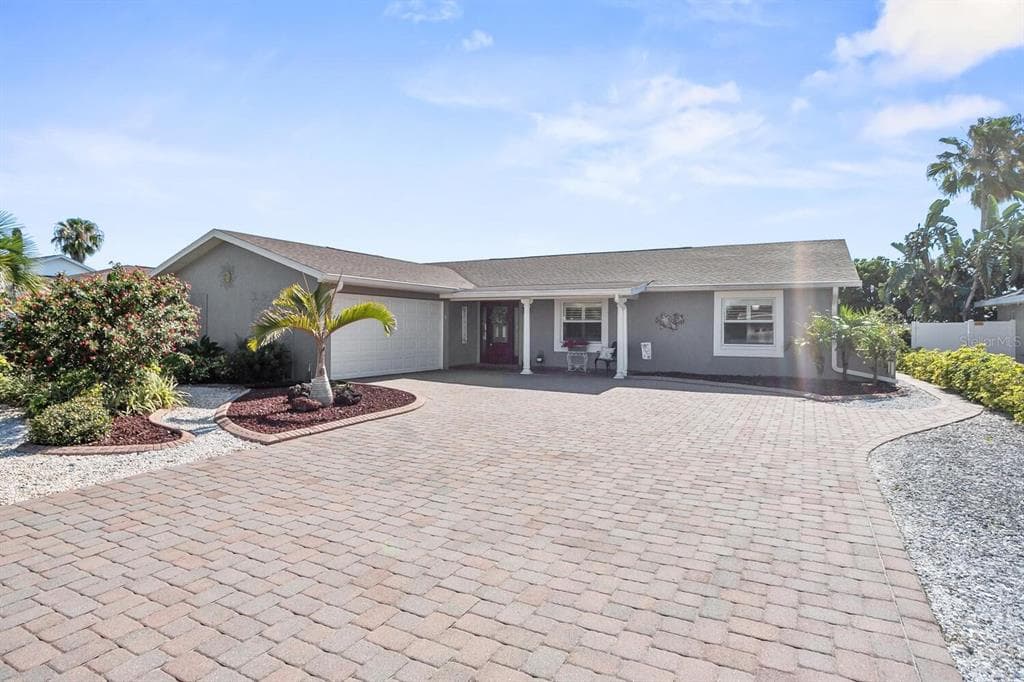 6527 SENEGAL PALM WAY APOLLO BEACH, FL 33572