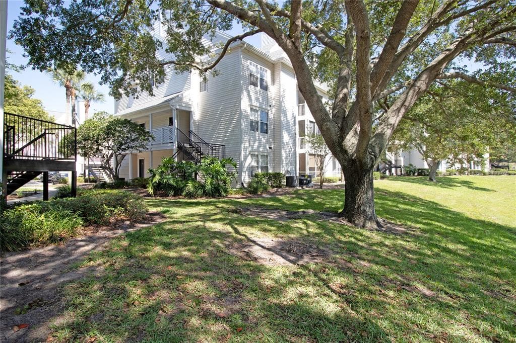 3304 HAVILAND COURT UNIT 204 PALM HARBOR, FL 34684