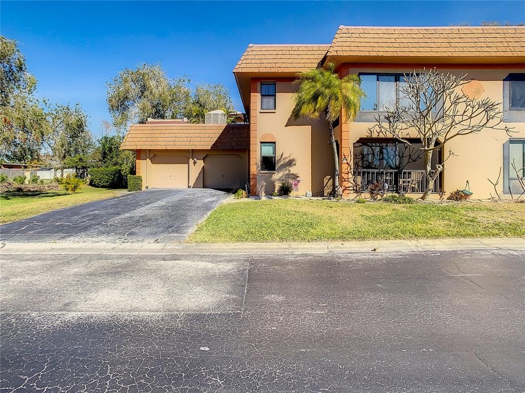 10220 SEMINOLE ISLAND DRIVE UNIT 10220 LARGO, FL 33773