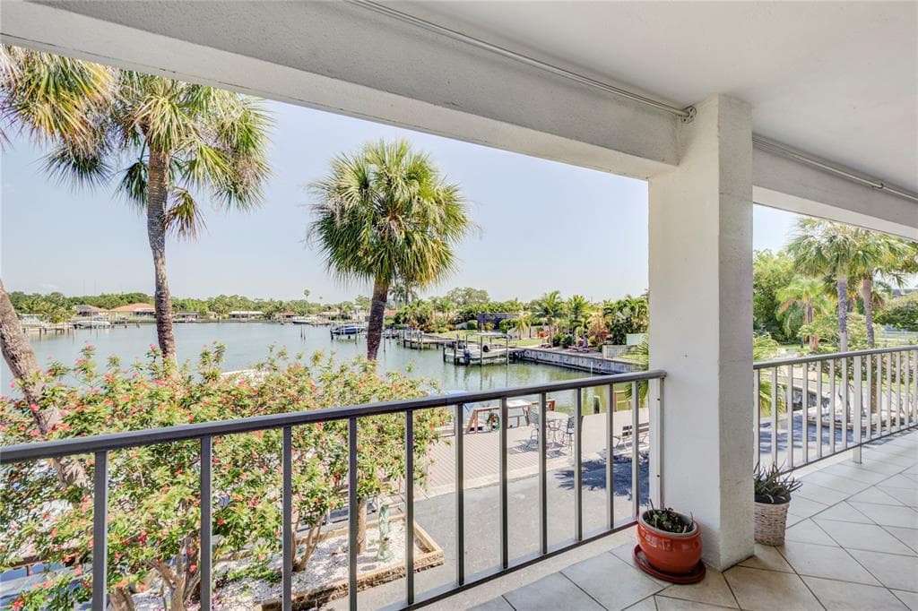 3717 46TH AVENUE S UNIT 11 ST PETERSBURG, FL 33711