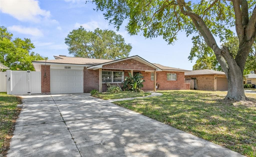 1225 EVERGLADES AVENUE CLEARWATER, FL 33764