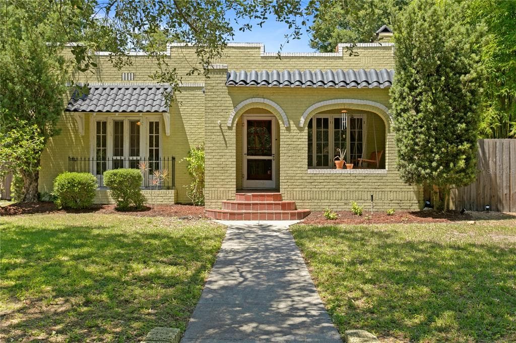702 E ELLICOTT STREET TAMPA, FL 33603