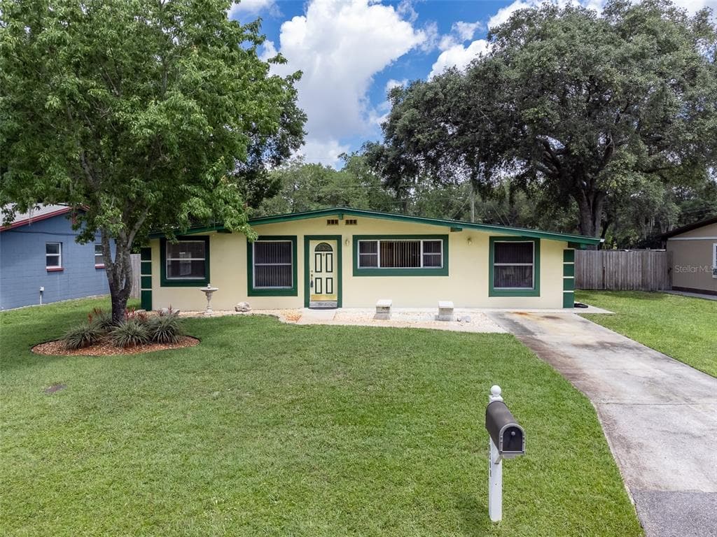 10508 ALAMBRA AVENUE TAMPA, FL 33619
