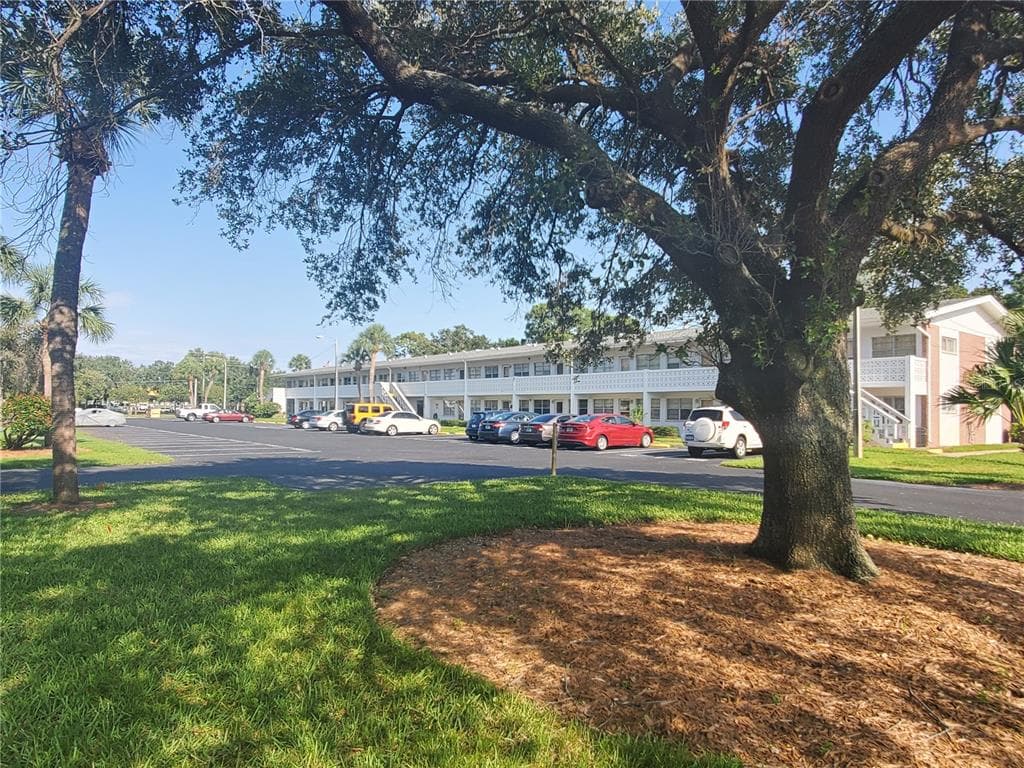 1000 79TH AVENUE N UNIT 208 ST PETERSBURG, FL 33702