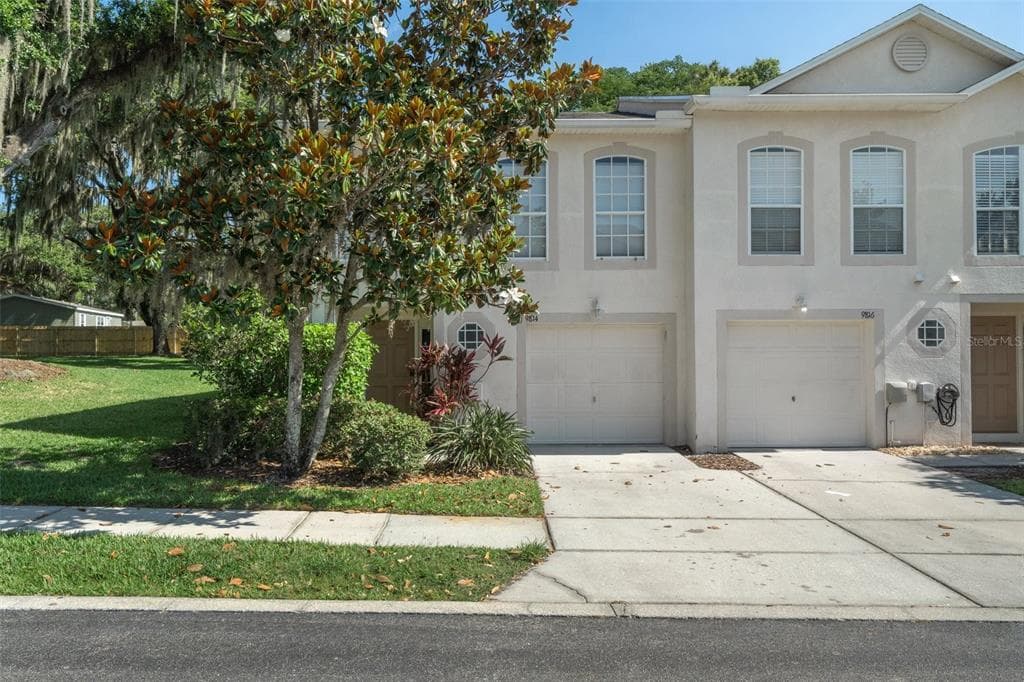 9814 ASHBURN LAKE DRIVE TAMPA, FL 33610