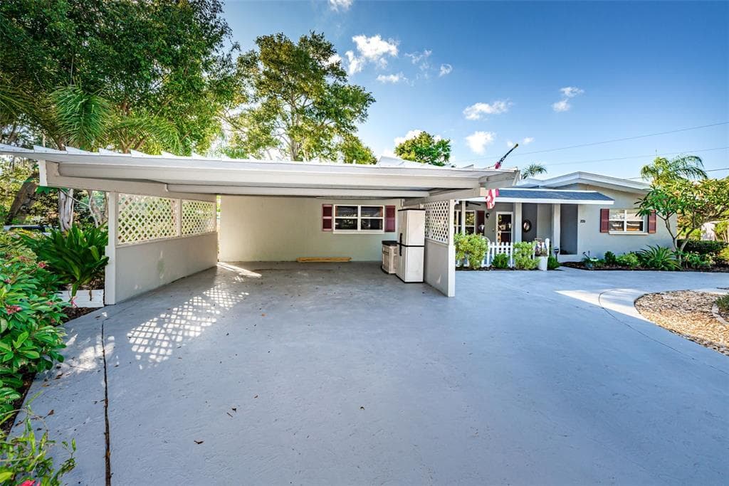 221 8TH AVENUE S SAFETY HARBOR, FL 34695