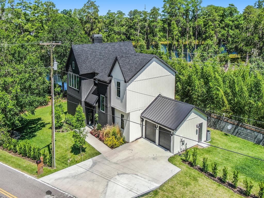 7515 N MOBLEY ROAD