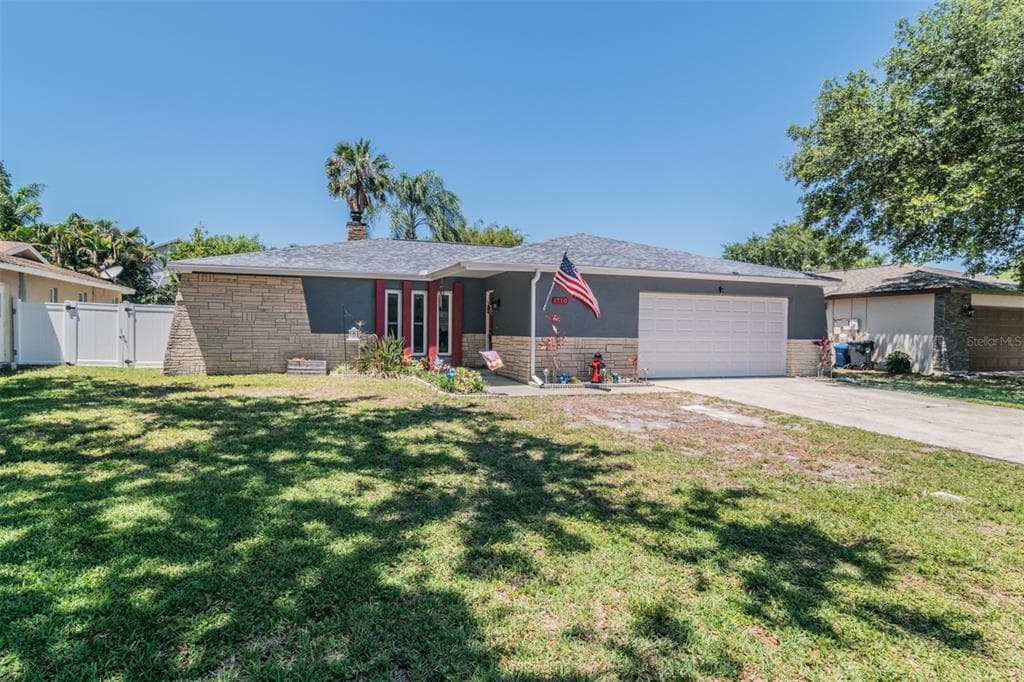 1710 HIBISCUS CIRCLE N OLDSMAR, FL 34677