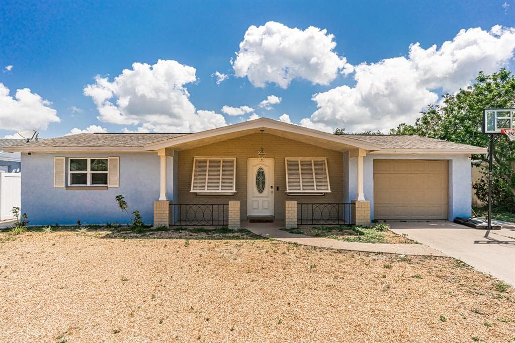 1050 DEAL LANE HOLIDAY, FL 34691