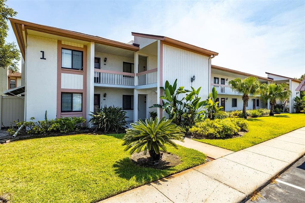 107 LAKEVIEW PLACE OLDSMAR, FL 34677
