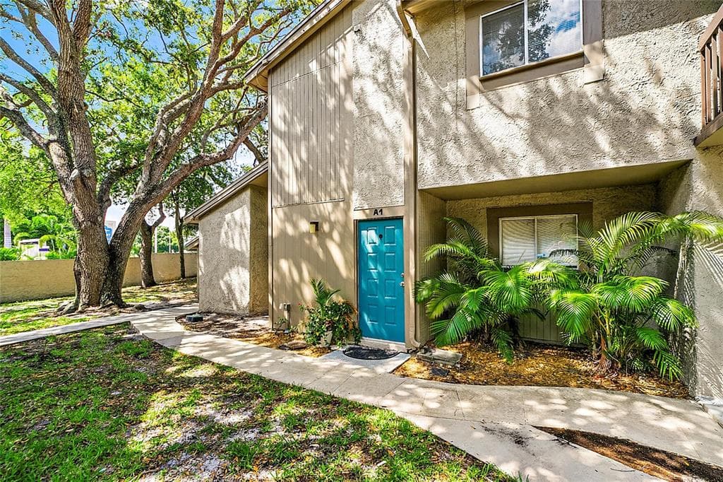 6345 NEWTOWN CIRCLE UNIT A1 TAMPA, FL 33615