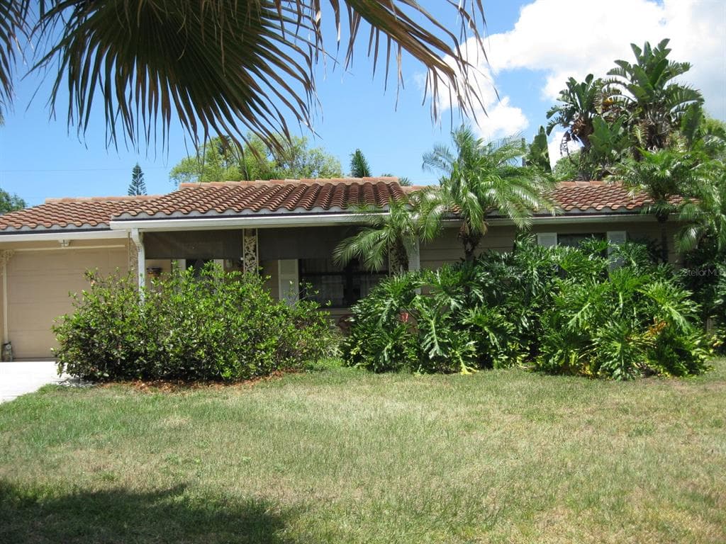 1768 LINWOOD CIRCLE