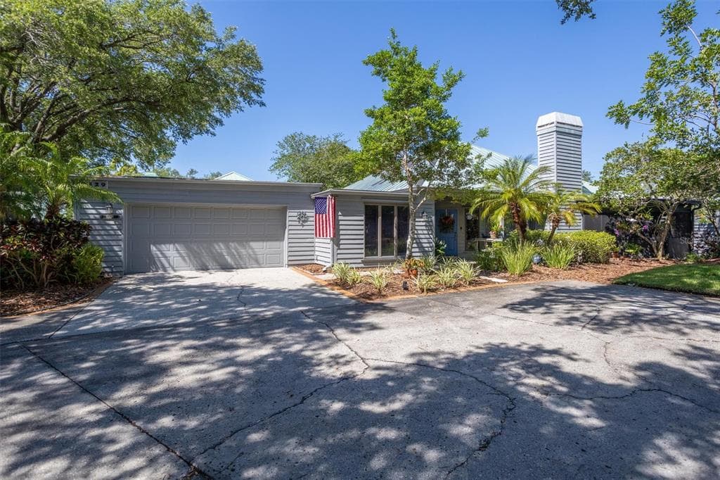 10429 LONGWOOD DRIVE LARGO, FL 33777