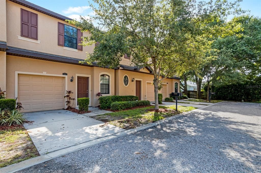 10239 VILLA PALAZZO COURT TAMPA, FL 33615